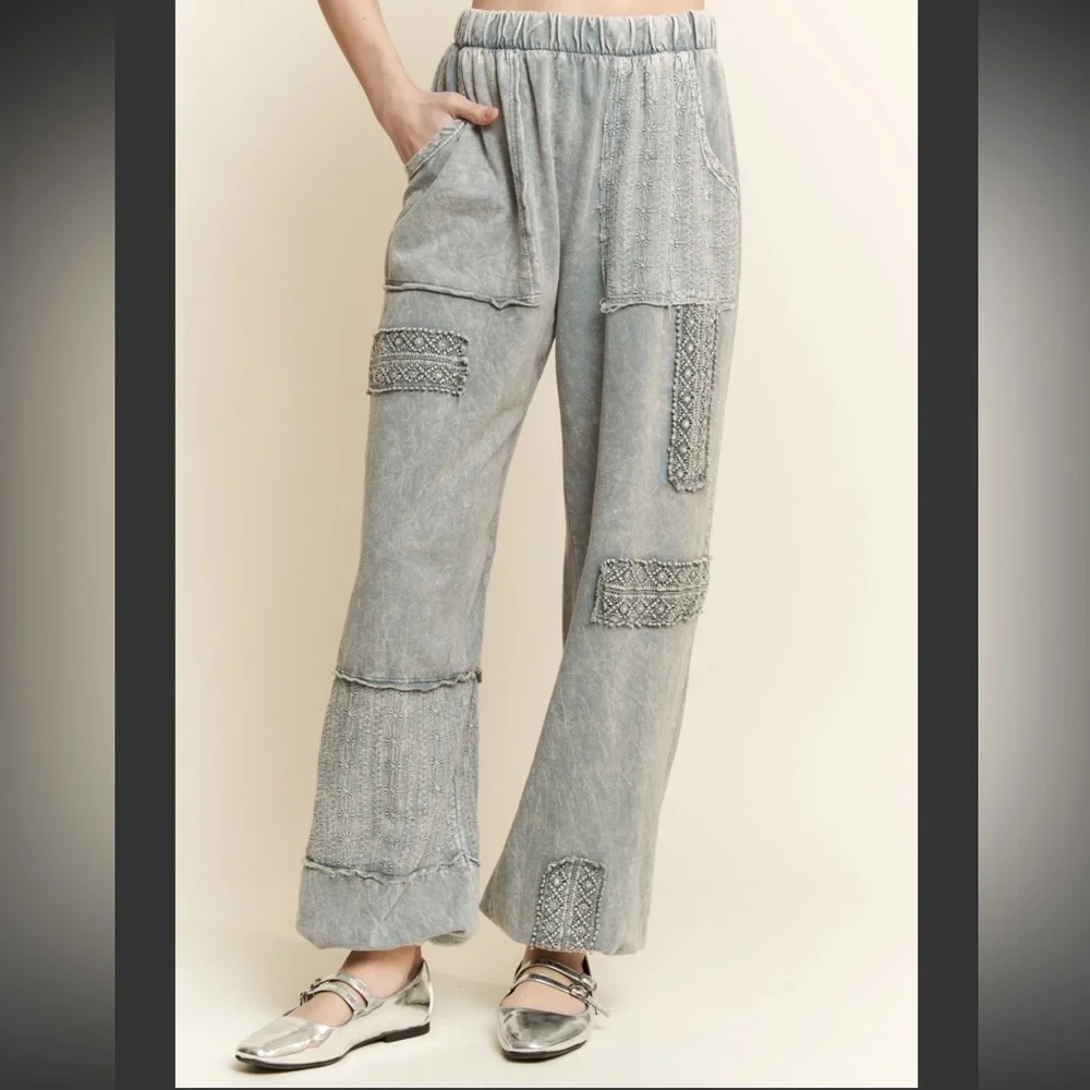 NWOT J.Her Eyelet Joggers - Picture 6 of 9